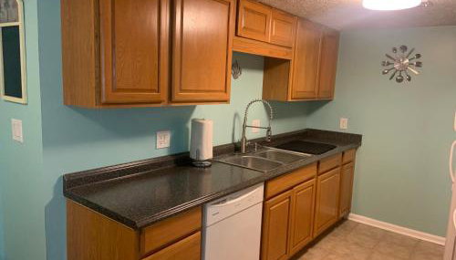 Cheerful two bedroom house 1.5 miles from beach. - Foto 2