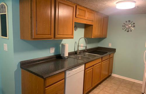 Cheerful two bedroom house 1.5 miles from beach. - Foto 2