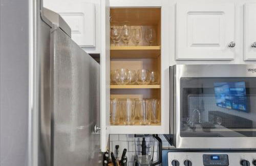 Mass Ave Retreat with Big Patio and Free Parking - Foto 23