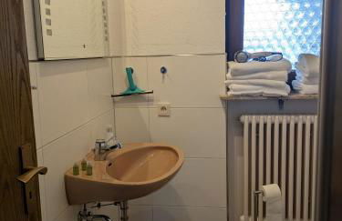 Ferienwohnung Gerstetten 85 qm - 2 Schlafzimmer - Küche mit großem Essbereich - Wohnzimmer - Balkon - Bad - ruhige Lage - Foto 17