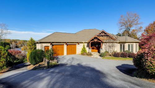 Lakefront Haven with Hot Tub and Game Room in Hickory! - Foto 2