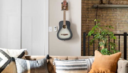 Bus Stop Sally in Historic Walker's Point MKE - Foto 4