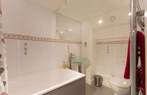 Lace Market Apartments - City Centre - 4 Beds Apartment with 2 Bathrooms and full Kitchen in George Street - close to Victoria Centre Shopping Centre - Parking for Cars & Vans from Five Pounds a Day - Sunday 1pm Check-out - Foto 25