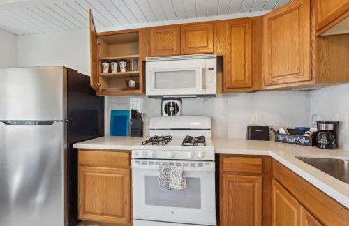 UC Proximity - Cozy City Stay - Free Parking Spot - Photo 16