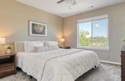 Canal Trail Base Camp by AvantStay Hot Tub Deck Walk to Pickleball 10 Min to Bend Family Friendly - Foto 54