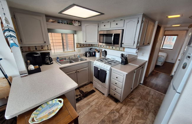 Ocean Front Cabin 14 w Jacuzzi Gorgeous Views - Photo 3