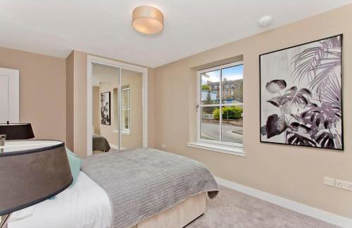 Modern Central 2 Bed Apartment with Parking - Foto 9