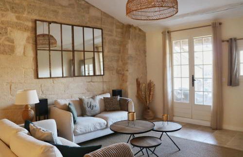 La Grande Bourgade-Authentique Maison en Pierre avec Terrasse Climatisation au Cœur d'Uzès - Foto 2