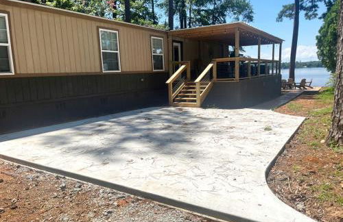 Spacious Modern Cabin on Toledo Bend Lake with Gorgeous Deck and Patio for an Amazing Family Getaway in Hemphill, Texas - Foto 1