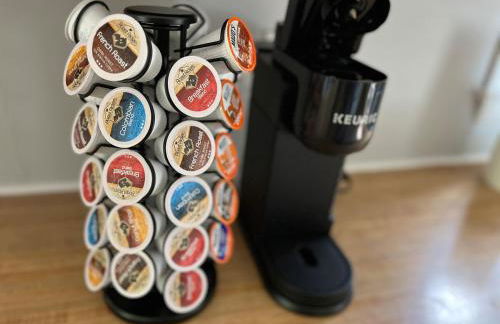 Cozy Retreat with Private Backyard Oasis - Foto 17