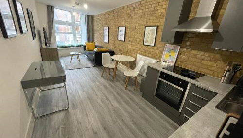 Stunning 1 bed central flat - Photo 1