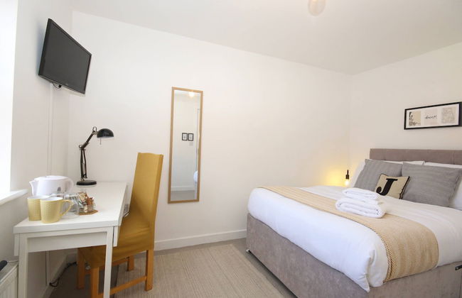 Modern 4 Bed Townhouse with Parking - Foto 1