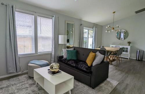 Contemporary 2-Bedroom Close to Downtown, Dining - Photo 1