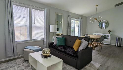 Contemporary 2-Bedroom Close to Downtown, Dining - Foto 1