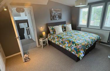 Fairfield Large 4 Bed Log Fire - Photo 9