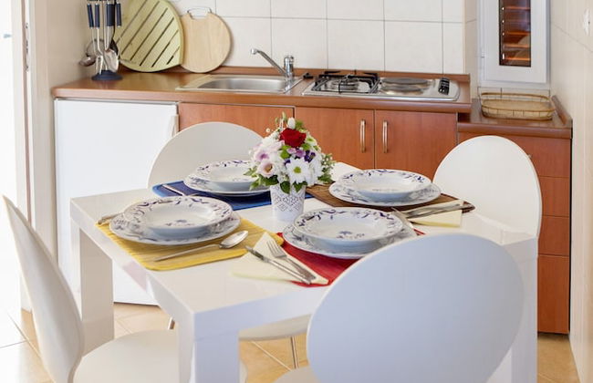 A1 - apt w. Terrace, Just 3 min Walk to the Beach - Foto 7