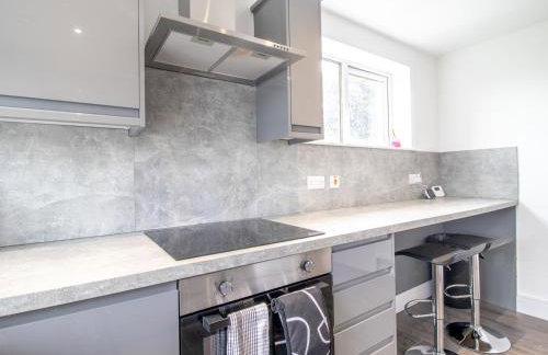 Renfrew Town Centre Easy Link to Glasgow City - Pass the Keys - Foto 14