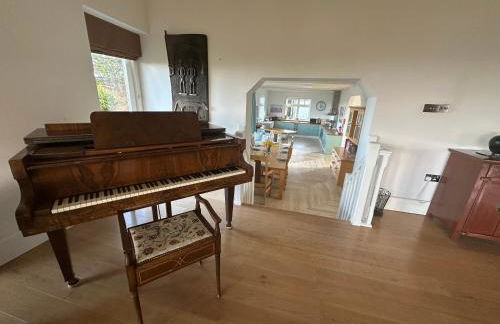 Penarvon House - Stunning Waterfront Escape with Games Room - Foto 19
