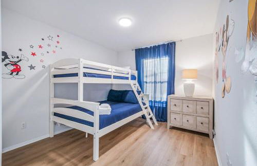 Disney-Close Lakefront Renovated 4BR Pool - Foto 24