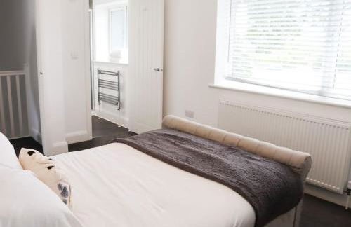 Spacious 2 Bedroom Home Next To Queen Victoria Hospital - Photo 7