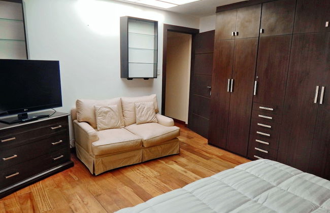 Minimalist Apartment - Photo 4