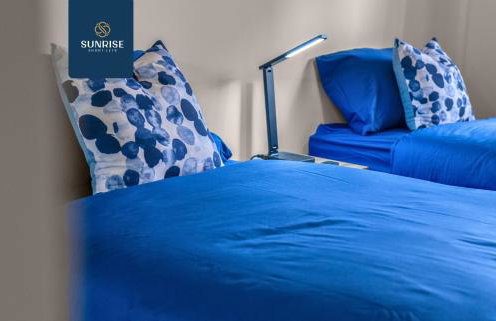 L2 - INVOICE and REDUCED PRICE only via SUNRISE SHORT LETS DUNDEE, Stunning 4 Bed House with 6 Beds and 3 bathrooms, TVs in each room, Free Parking, Fully Equipped, Local Amenities, Easy Ring Road Access, Special Rates and ONLY 9 Mins to STANNERGATE Ports - Foto 44