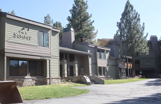 The Summit Condominiums - Foto 1