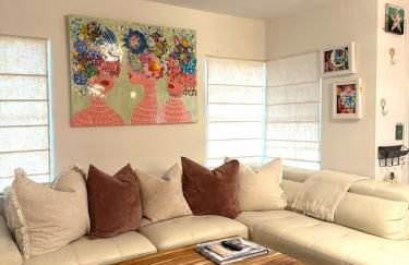 Beach Glam Abode - King Bed, BBQ, Beach Gear - Foto 14