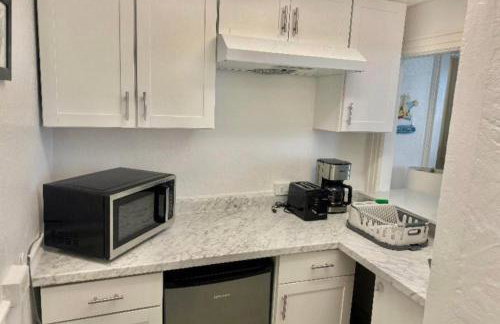 TROPICAL Palm Beach NEW SUITE 3 Beds 2 BEDRS &2BATHROOMS ENSUITE BEACH 5 MINOutdoorPOOL Garden - Photo 10