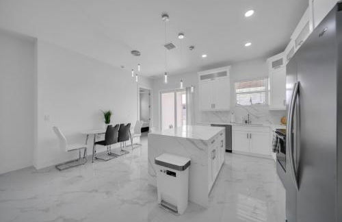 Cozy 3BR Duplex Unit with WiFi and Laundry in Lehigh Acres - Foto 2