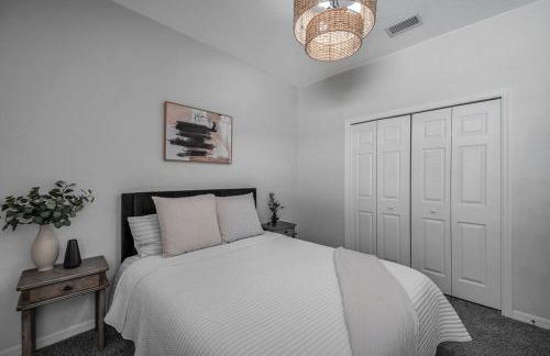 Large 5 bd home close to Beaches - Photo 23