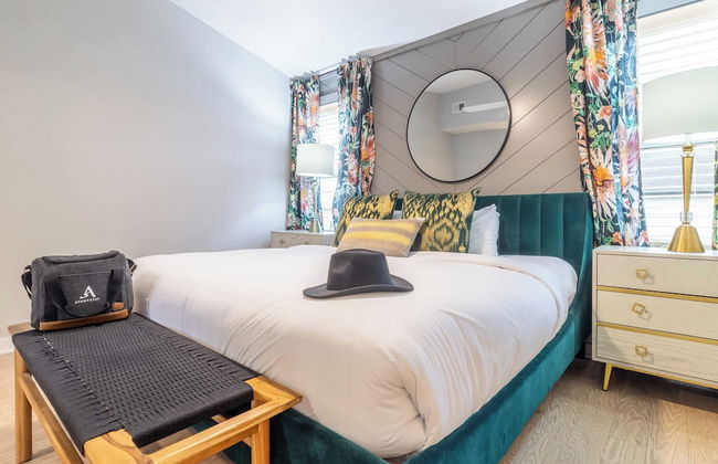 Monty by Avantstay 4bdr 4ba, Balcony w/ Outdoor Seating, 5mins to DT - Photo 17