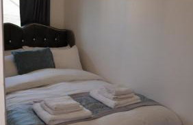Milton Keynes Luxury Short Stay House with WIFI and Free Parking - Photo 37