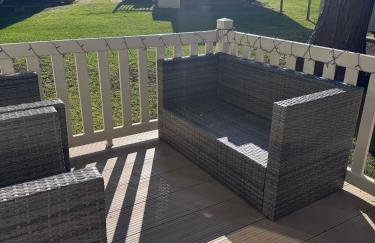 Cozy Caravan at Tower Lawn, Haggerston Castle Perfect Family Getaway - Foto 6