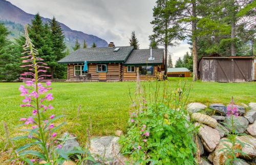 Creekside Silver Gate Getaway with Fireplace! - Foto 26