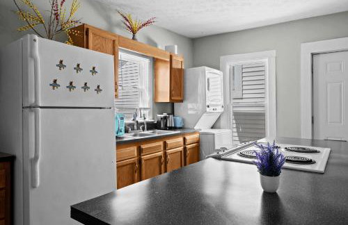 Cozy Downtown Stay w Private Backyard & Parking - Foto 21