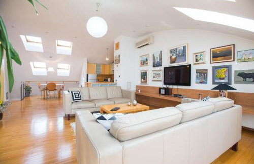 Penthouse apartment with private parking - Photo 9