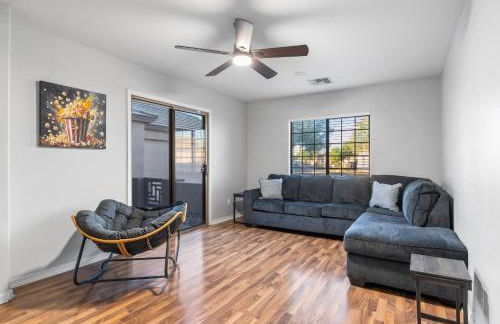 Swim, Golf, Grill and Chill! Surprise Group Getaway - Foto 10