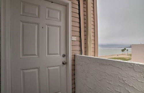 Updated Front Beach Condo with Resort Amenities! - Foto 21