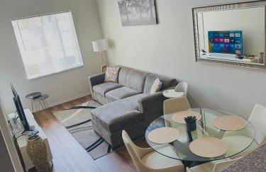 Spacious,2Queen beds, free parking, pool&gym and central location - Foto 1