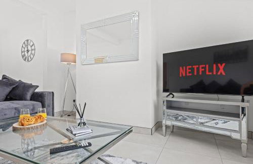 4 Bed Home sleeps 7 close to Cheshire Oaks Princes Rd - Photo 38