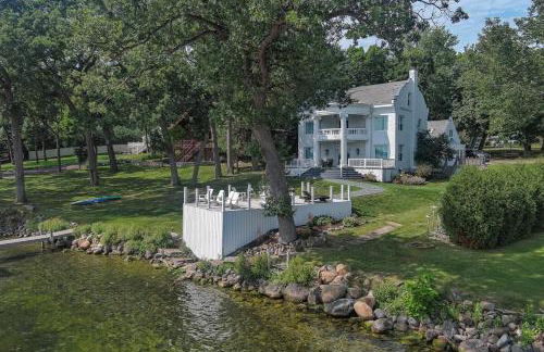 Lakefront estate with breathtaking views and pier! - Foto 16