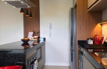 Apto lindo e completo com piscina em Itajai - Foto 13