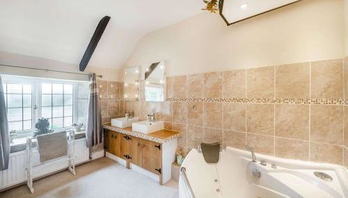 Country House - Pool Jacuzzi - Perfect for Celebrations, Work People - Foto 2