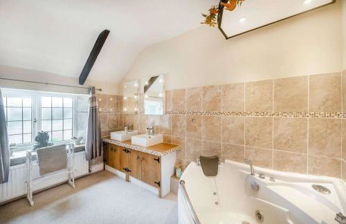 Country House - Pool Jacuzzi - Perfect for Celebrations, Work People - Foto 2