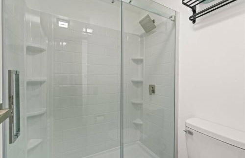 The Gingerbread House - 4 BR chalet, Sunroom, Deck, sleeps 10, modern amenities - Foto 6