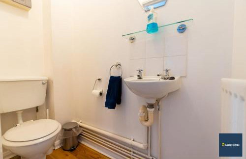 Camberley Spacious and Comfy 3 Bedroom Home, Next to Frimley Hospital with Parking - Foto 21