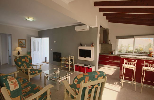 Private Family Retreat With Pool Short Walk to the Sea - Foto 13