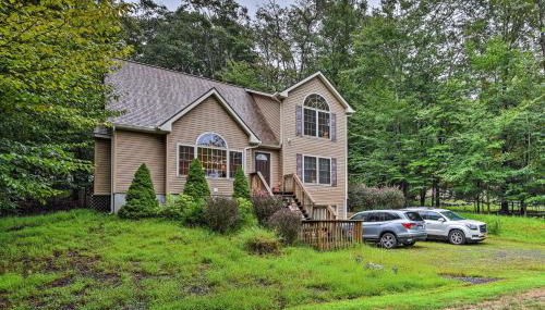 Pocono Mountain Home with 3 Community Lakes! - Foto 2