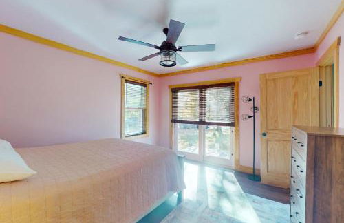 Coastal home with private hot tub and fire-pit, close to local attractions - Foto 18